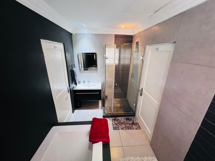 5 Bedroom Property for Sale in Pecanwood Estate North West